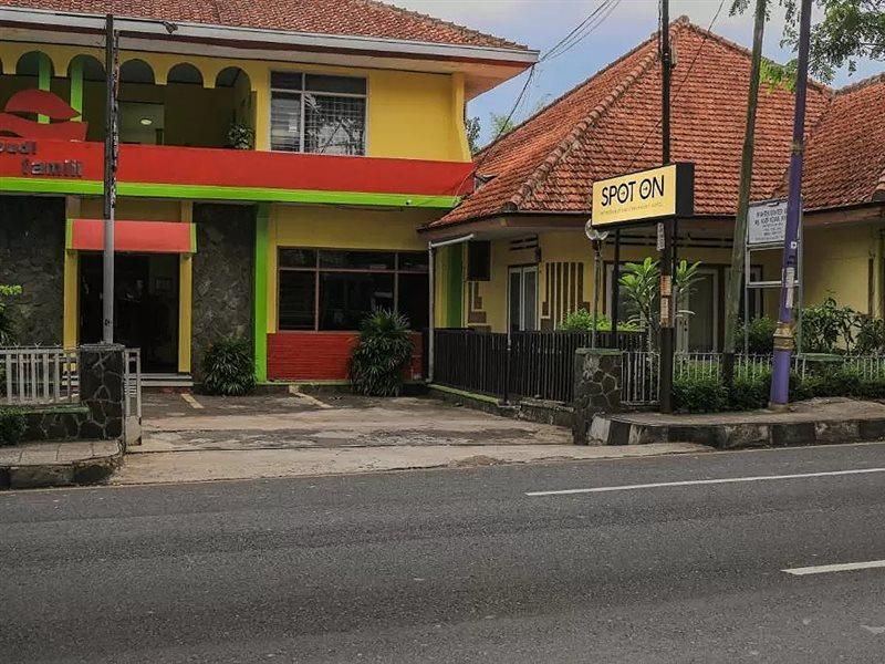 Oyo Life 1708 Hotel Budi Famili 1 Syariah Ciamis Екстер'єр фото